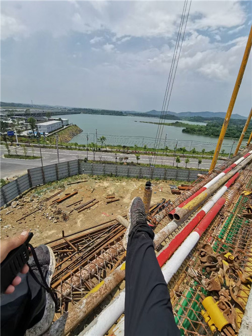 山阳县作业中发生设备损坏或人员意外，责任怎么划分？