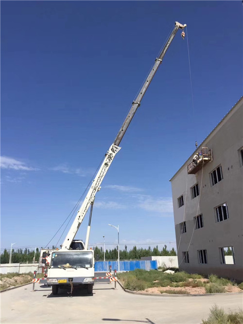 山阳县“轻装强干”—— 吊车的 “轻量化臂架” 技术