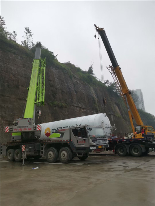 山阳县“不怕风雨冻”—— 吊车的 “恶劣环境适应” 技术